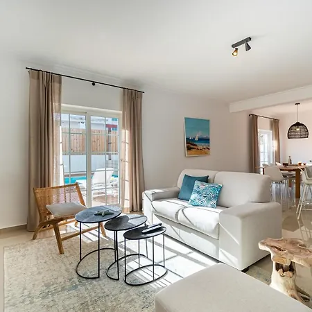 Holidays Octopussy بيت للعطل *