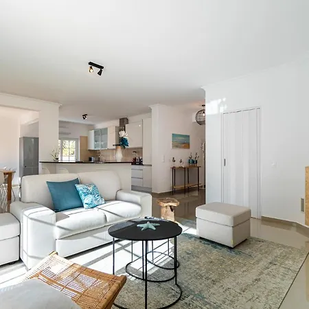 Holidays Octopussy بيت للعطل Montinhos da Luz