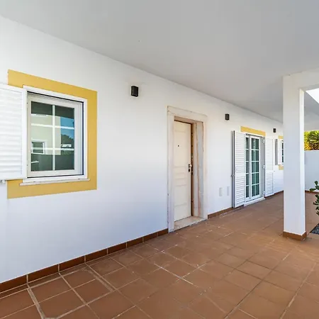 Holidays Octopussy بيت للعطل