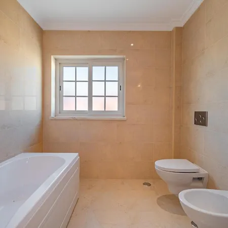 Holidays Octopussy * Montinhos da Luz